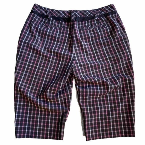 Annika Stylish Black and Pink Bermudas for Warm Weather - Picture 6 of 7